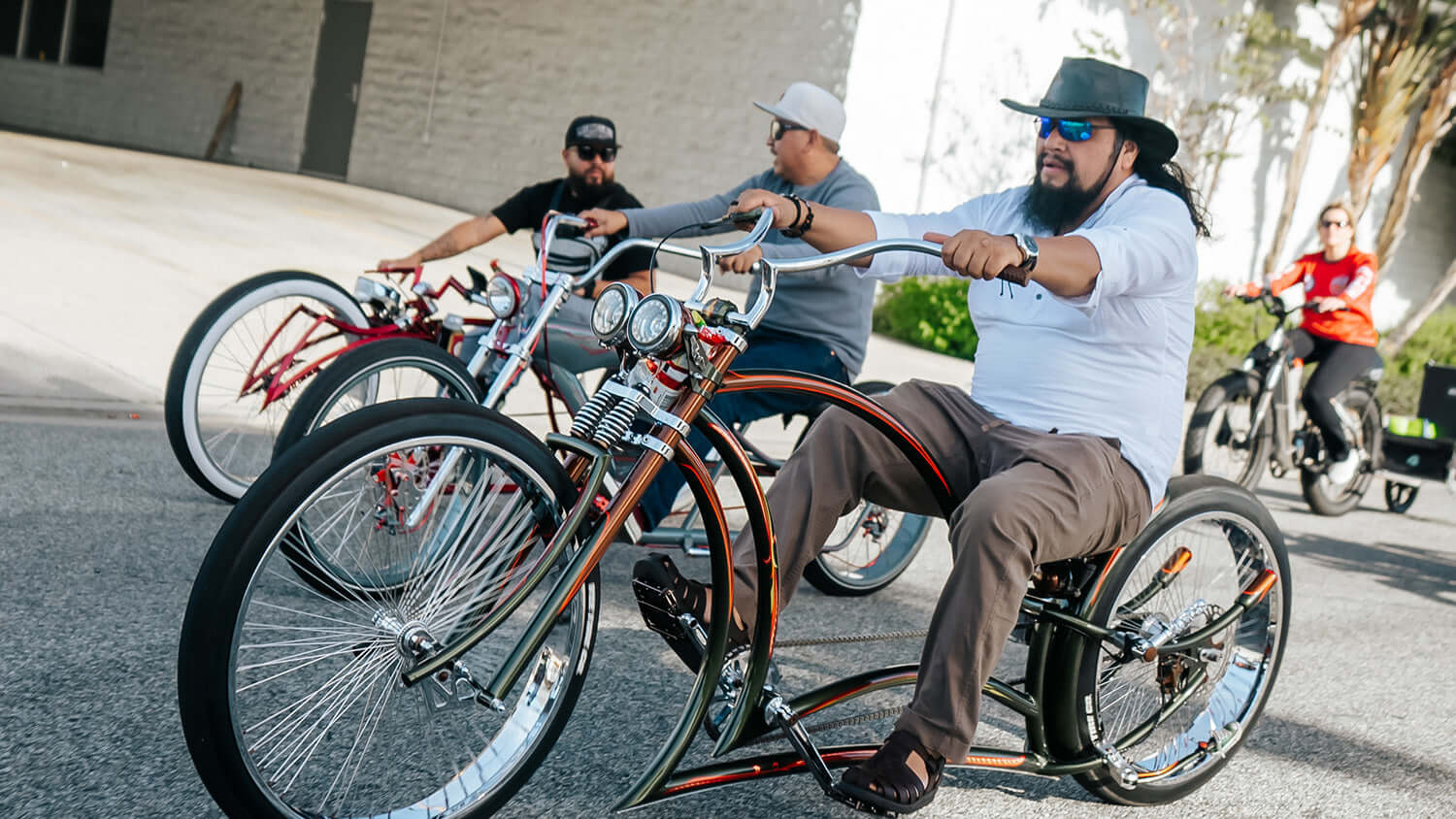 lowrider beach cruiser bicycle Micargi Cougar GTS Bike The Tracer Smart Classic Lowrider Beach Cruiser is a vintage Micargi Hero 20" Lowrider Bike