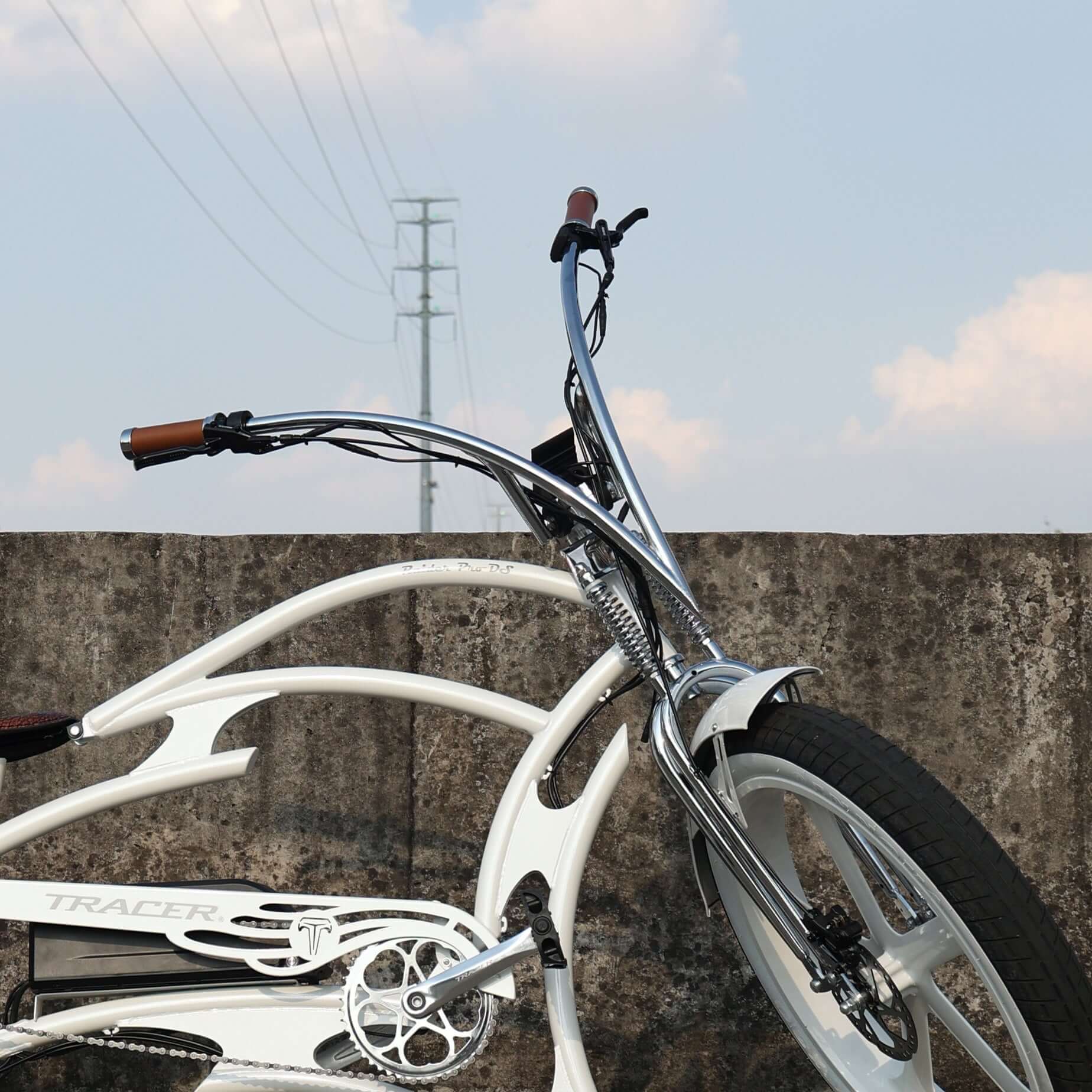 Tracer HB-TB-VS800220 V-Type Steel Handlebar installed on a Stretched Beach Cruiser.